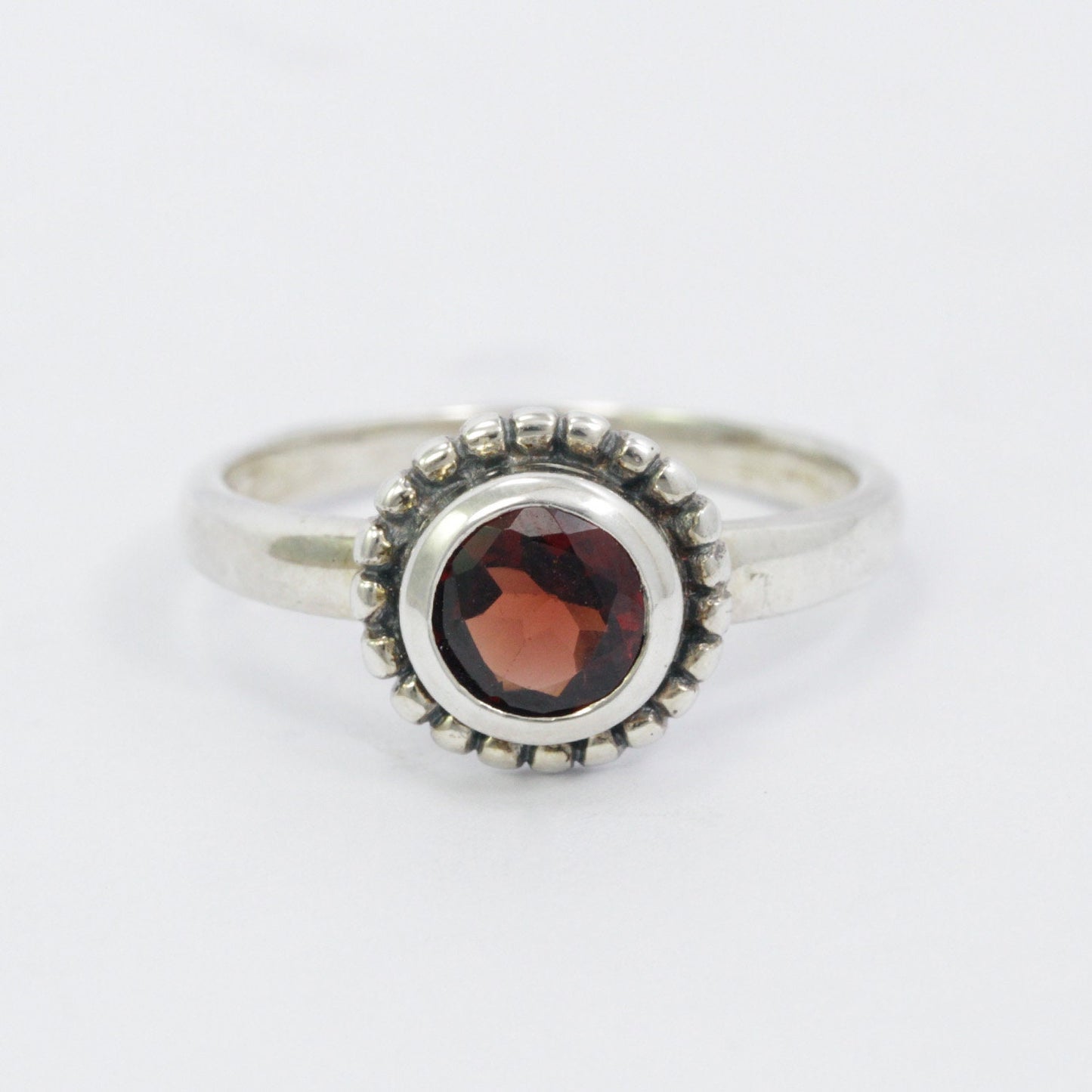 Beautiful garnet ring 925 sterling silver decorated with dot filigree ornament