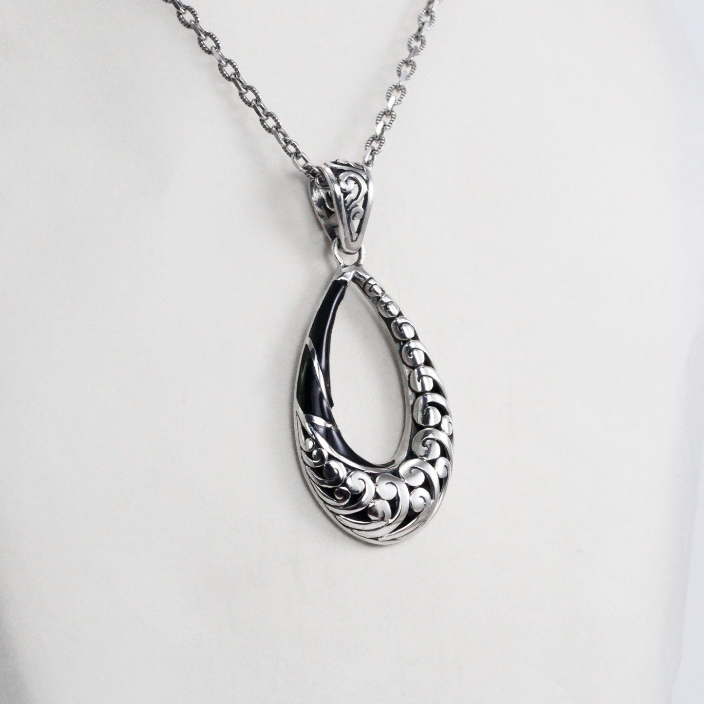 Tear drop pendant 925 sterling silver decorated with swirl filigree ornament and natural black shell