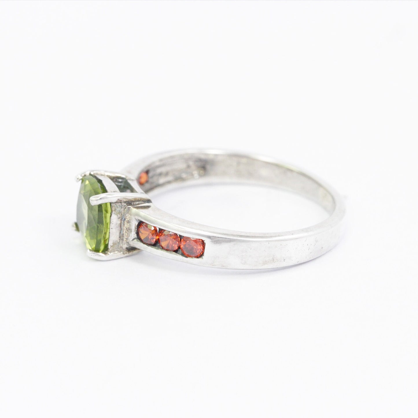 peridot ring sterling silver decorated with red garnet solitaire style
