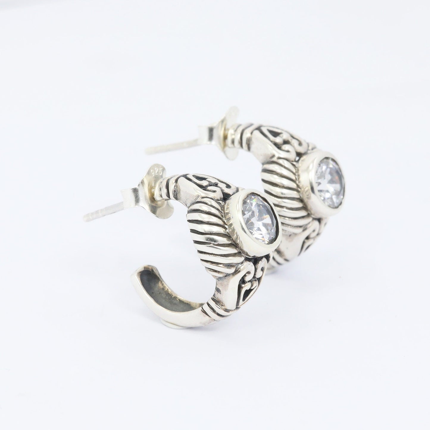 Hoop earrings 925 sterling silver with white zirconia decorated with cable edge style