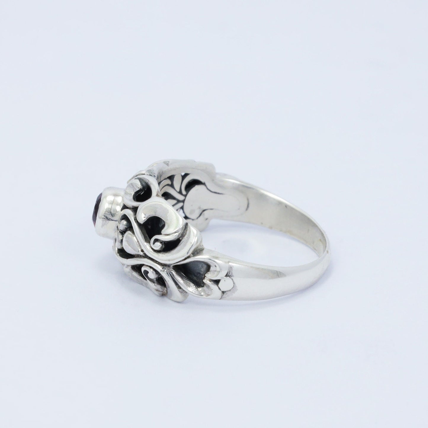 Garnet ring 925 sterling silver decorated with beautiful filigree ornament