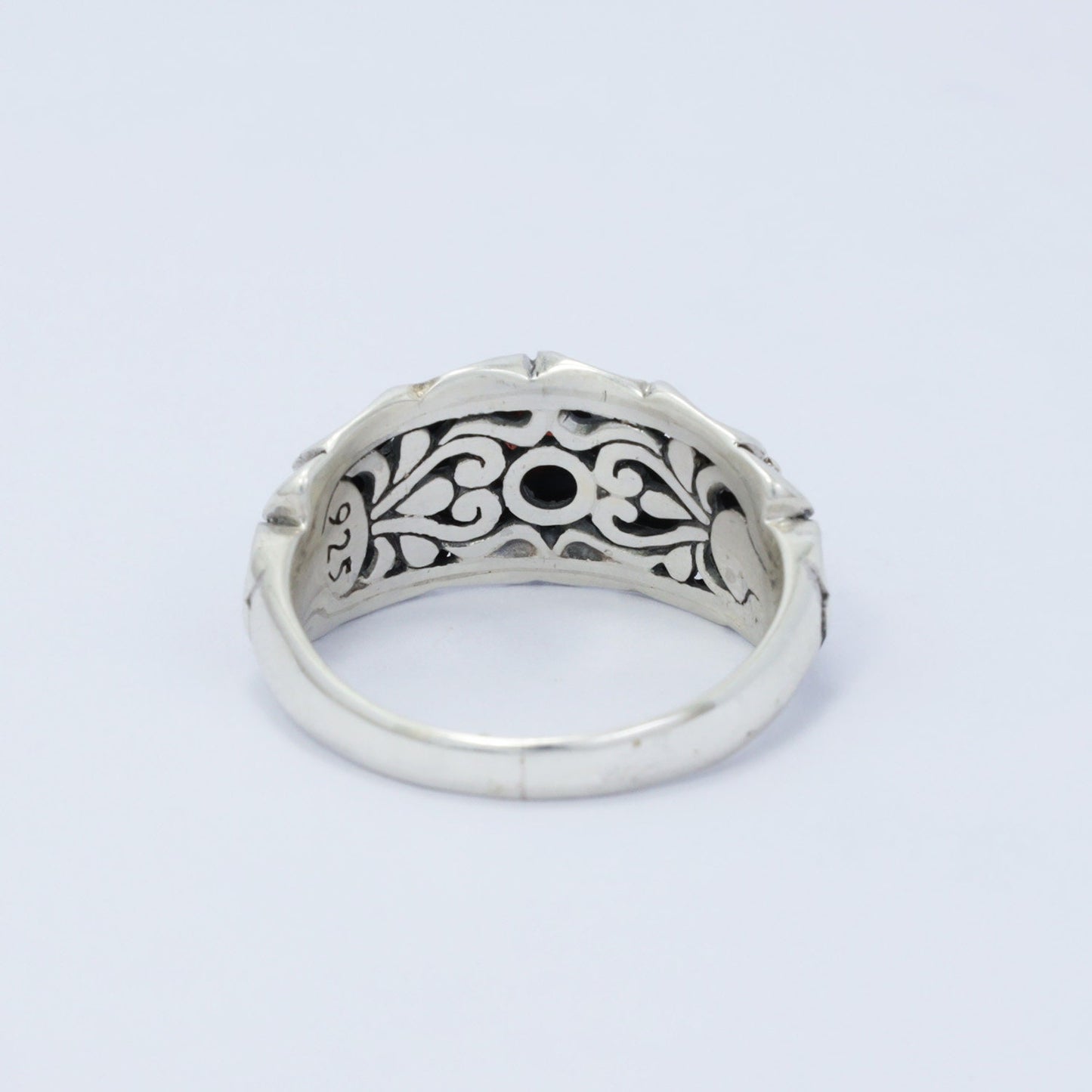 Garnet ring 925 sterling silver decorated with beautiful filigree ornament