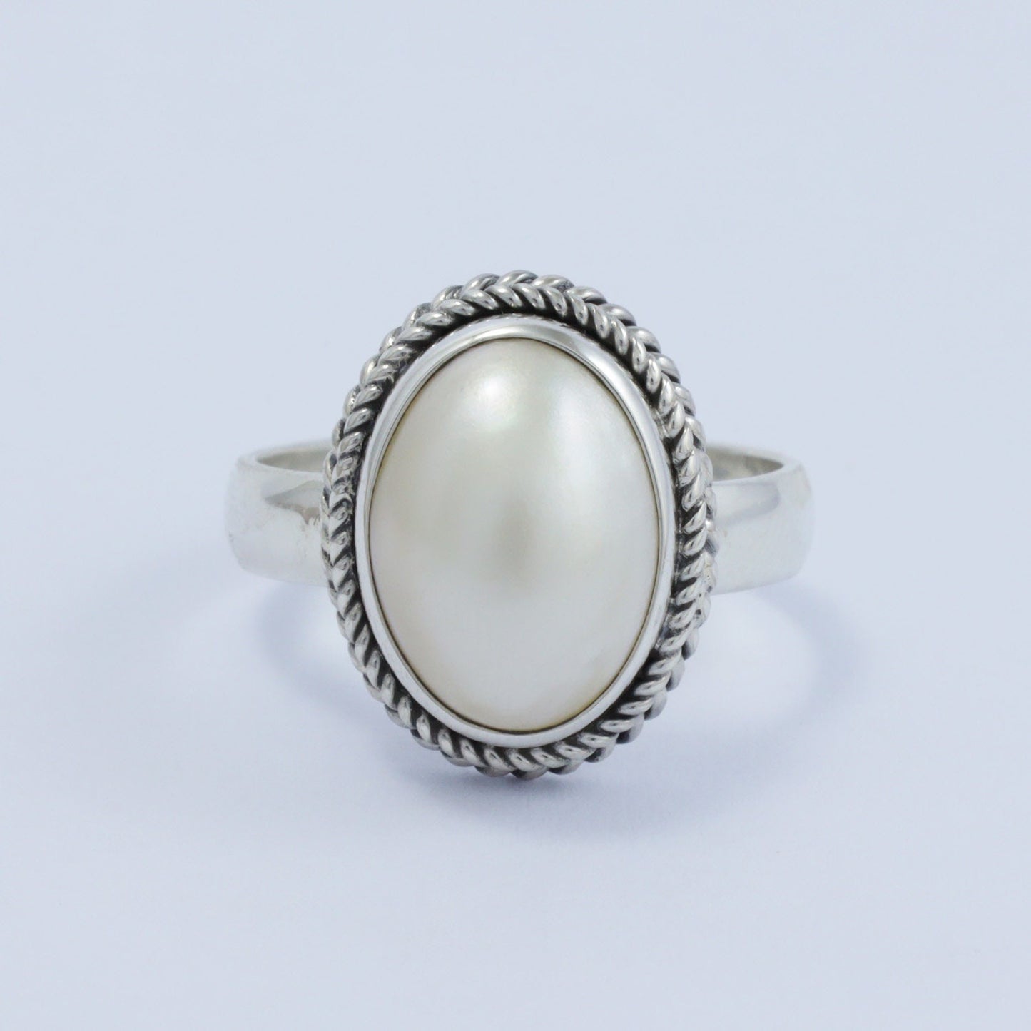 oval mabe pearl ring 925 sterling silver bezel decorated with rope cable chain