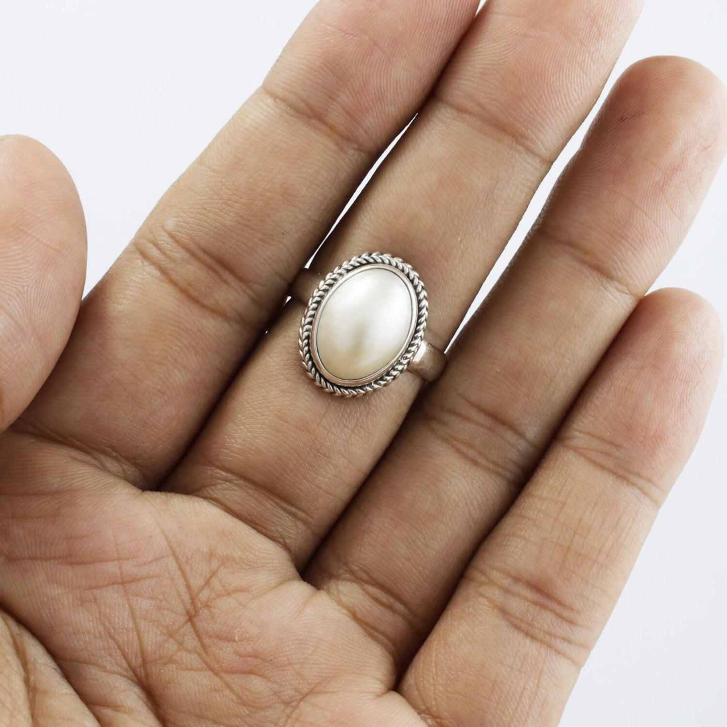 oval mabe pearl ring 925 sterling silver bezel decorated with rope cable chain