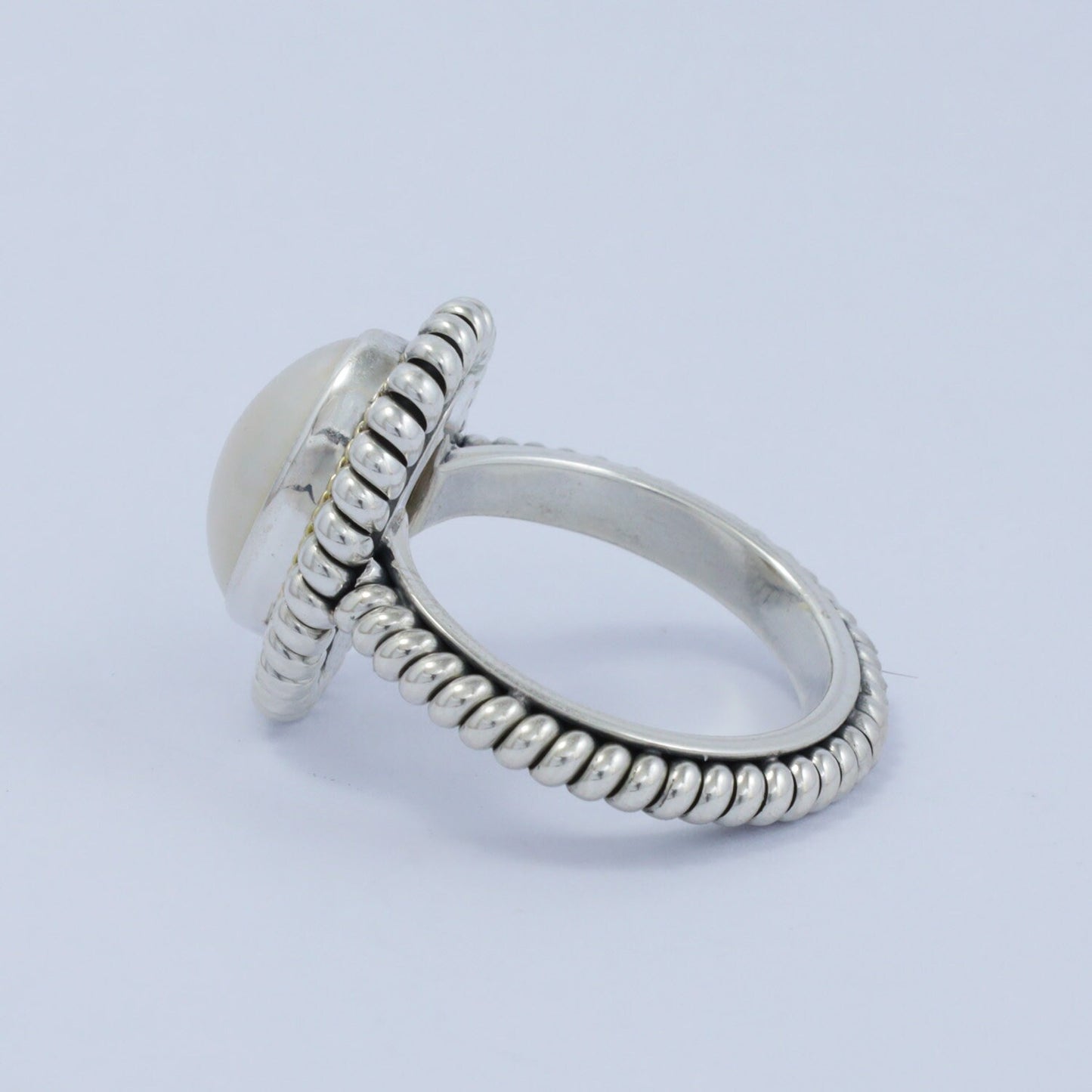 Oval pearl ring 925 sterling silver decorated with cable rope edge and 18k Yellow gold