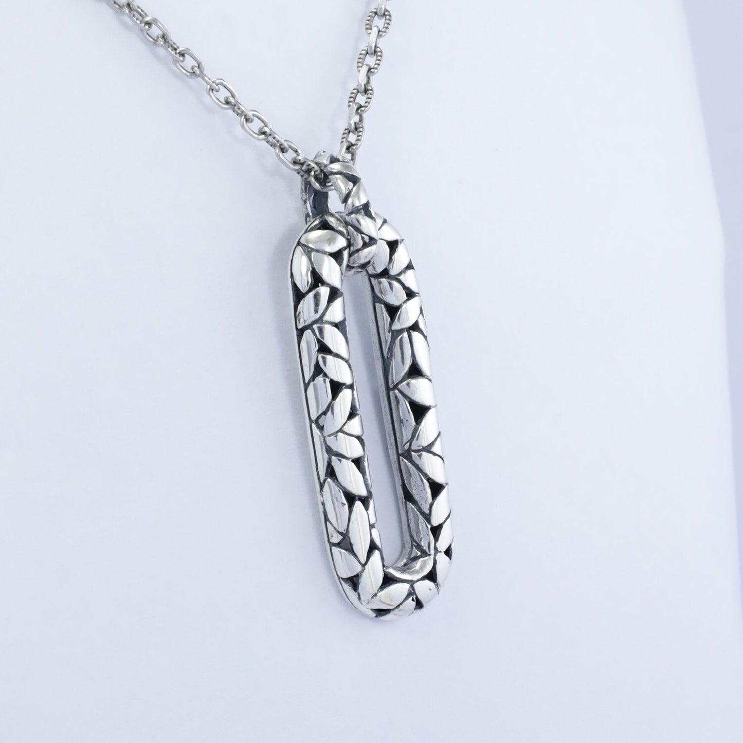 925 sterling silver rectangular pendant decorated with seed ornament and antique finishing