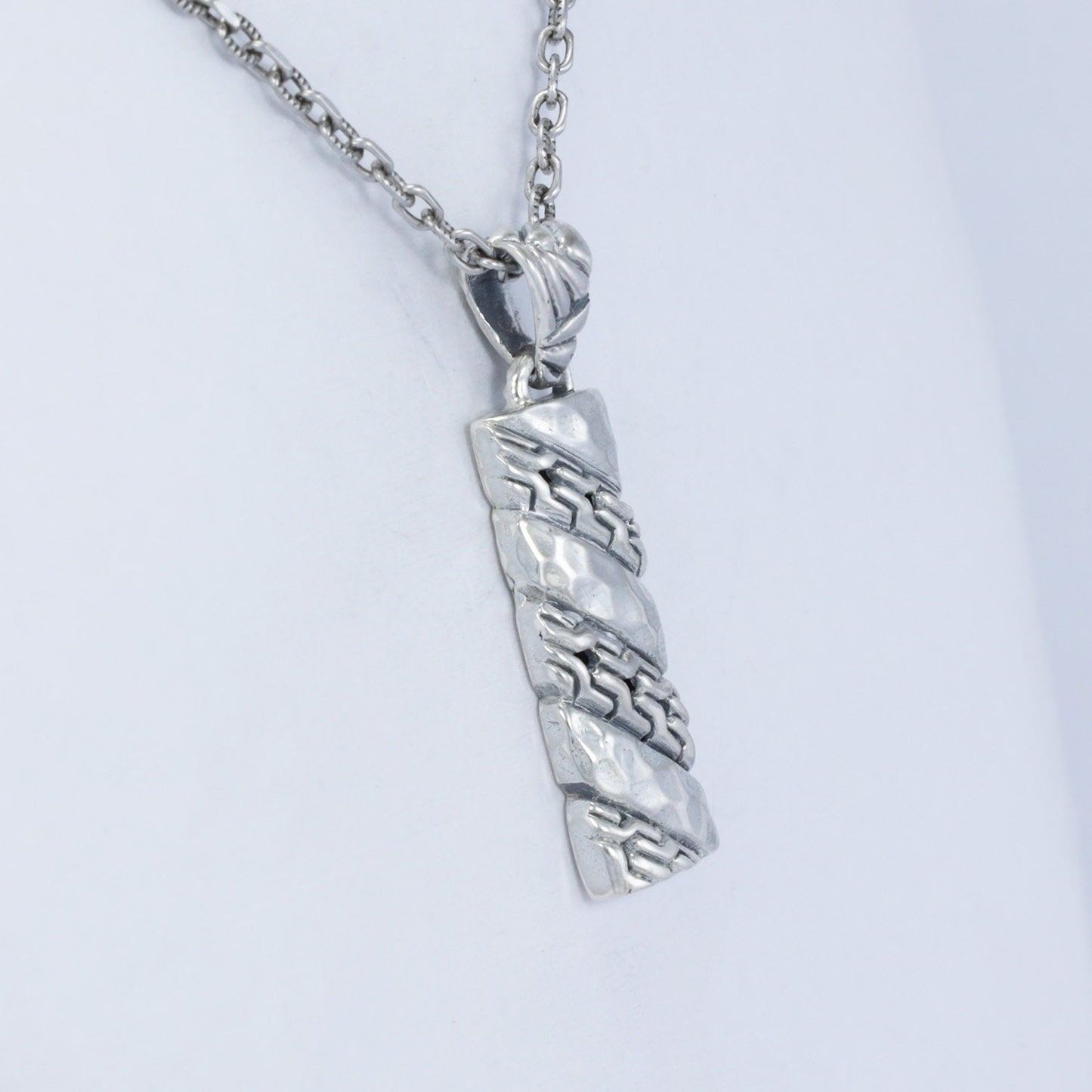 925 sterling silver decorated with chain and hummer ornament
