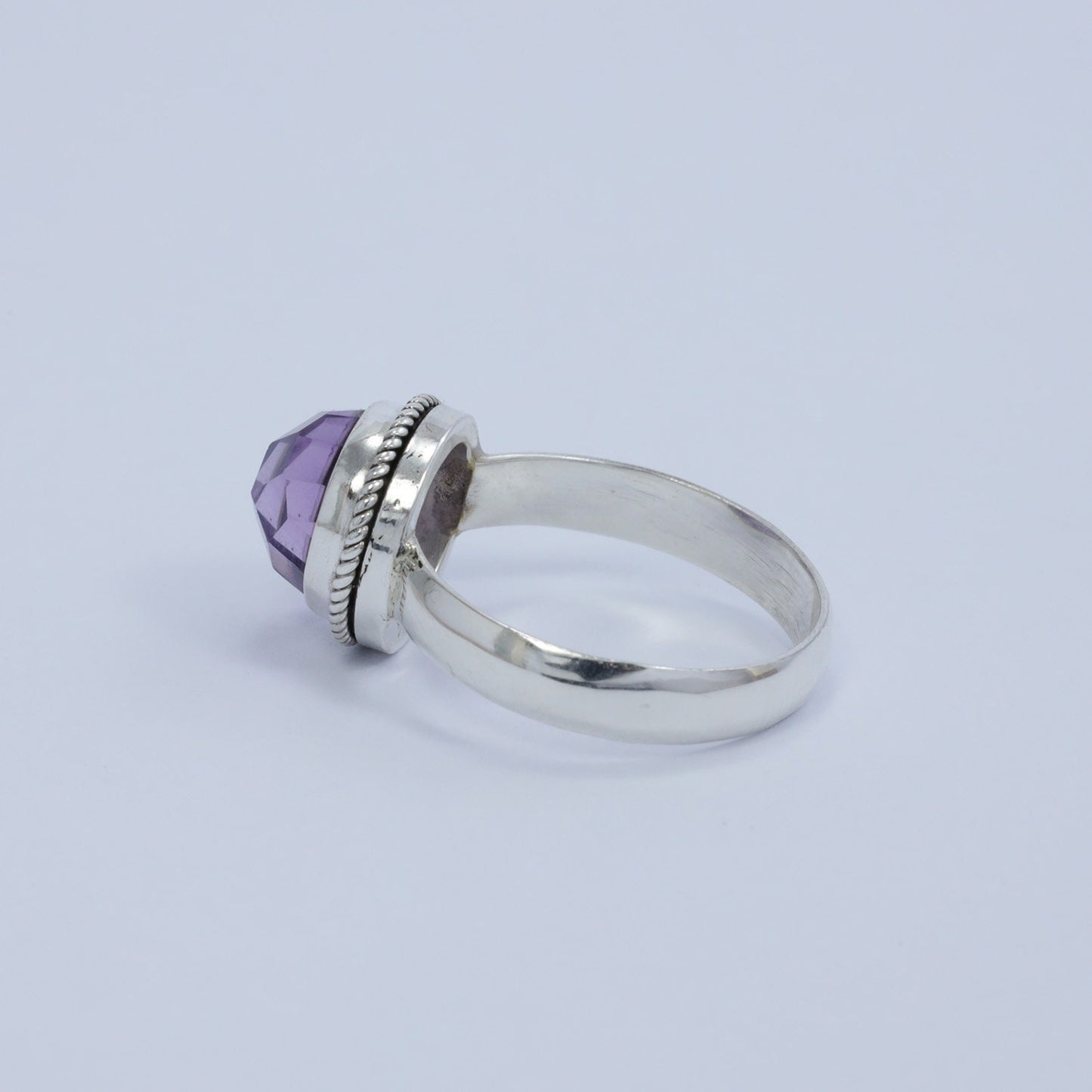 round amethyst ring 925 sterling silver decorated with cable edge
