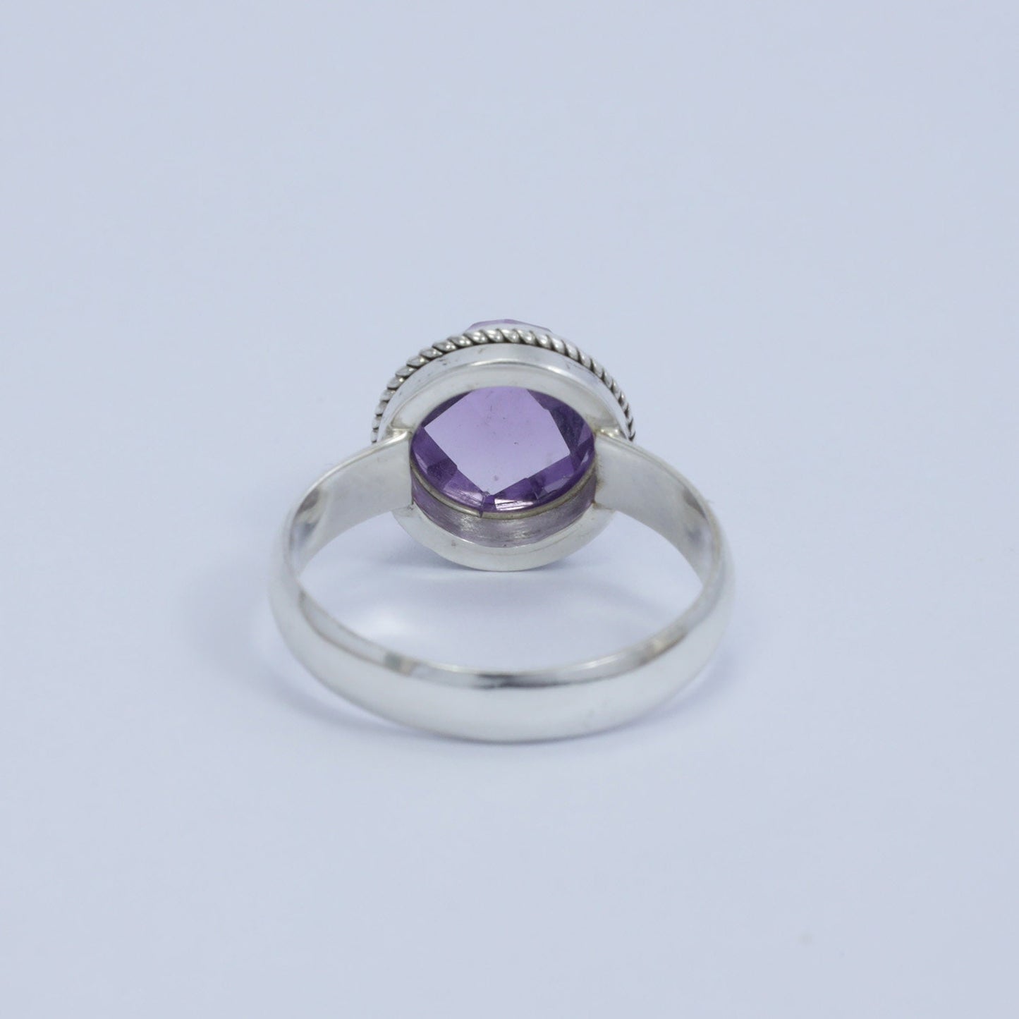 round amethyst ring 925 sterling silver decorated with cable edge