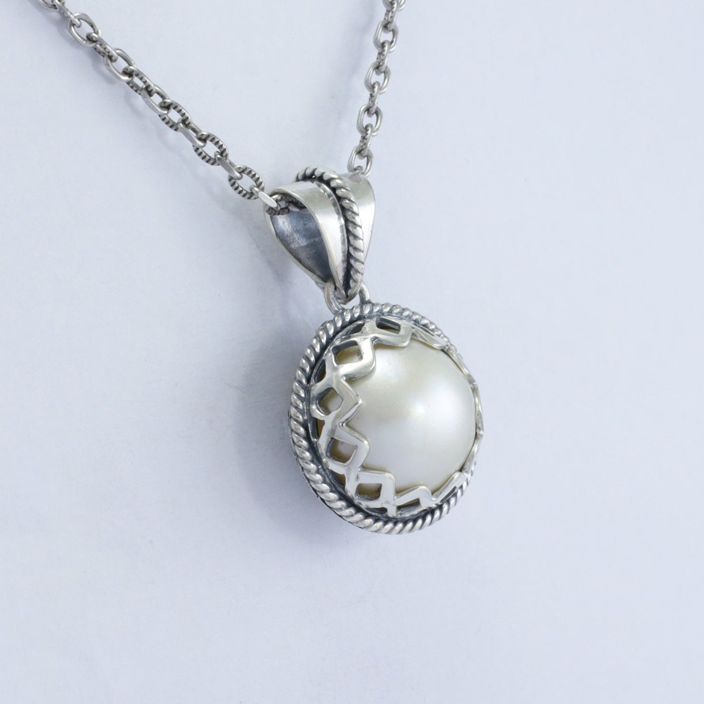 mabe pearl pendant 925 sterling silver decorated with cable ornament and woven backside