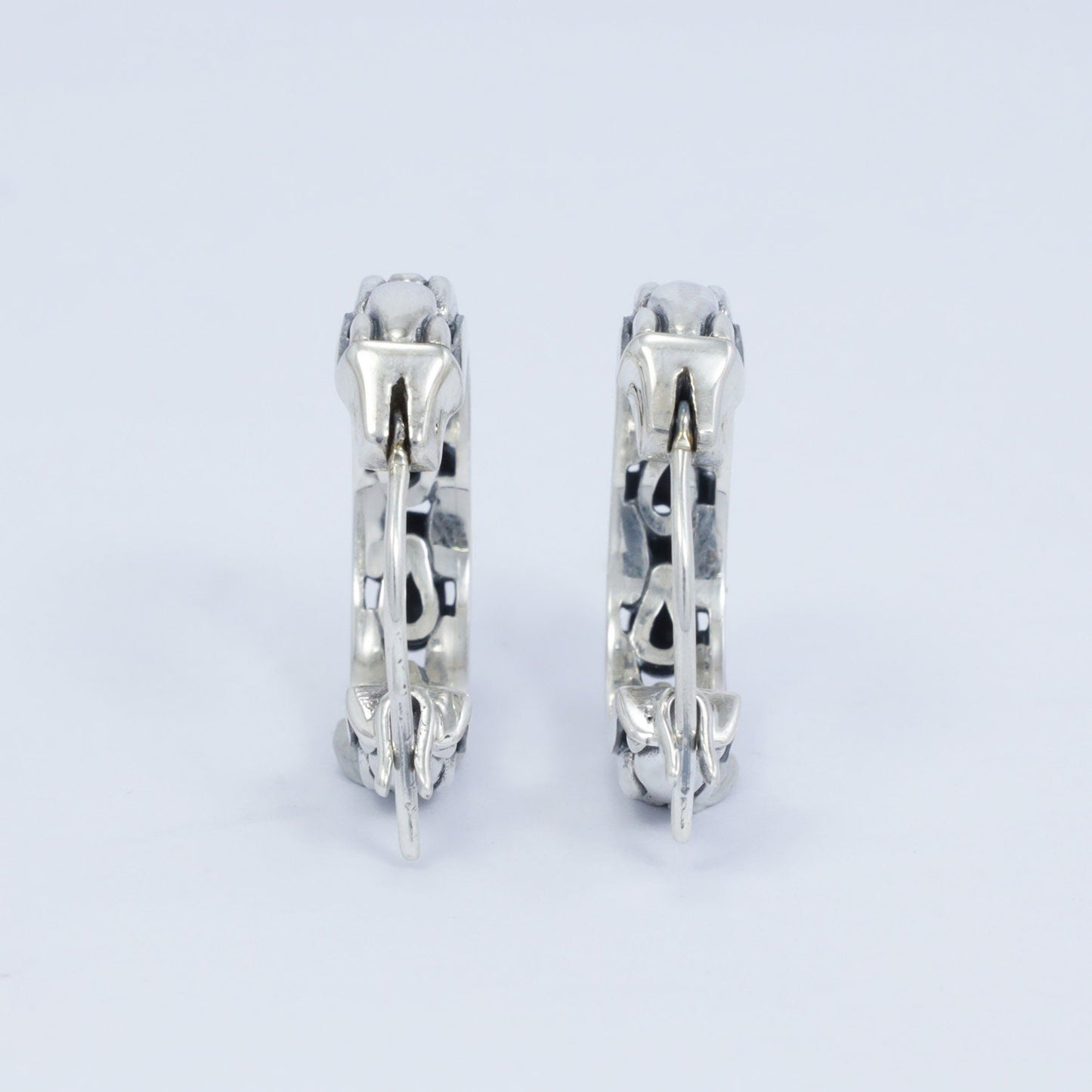 silver hoop earrings 925 sterling silver decorated with Rollo chain ornament and push back closure