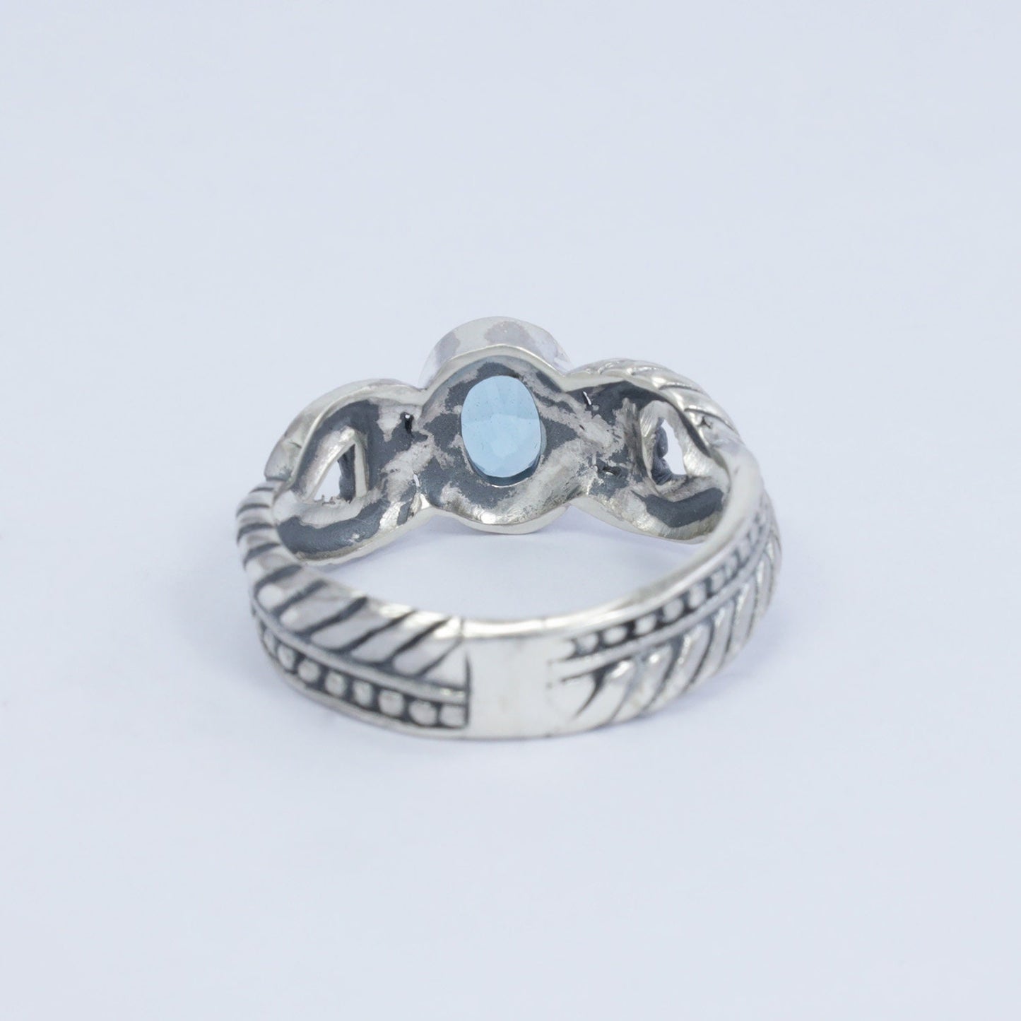 blue topaz ring set in 925 sterling silver decorated with cable ornament