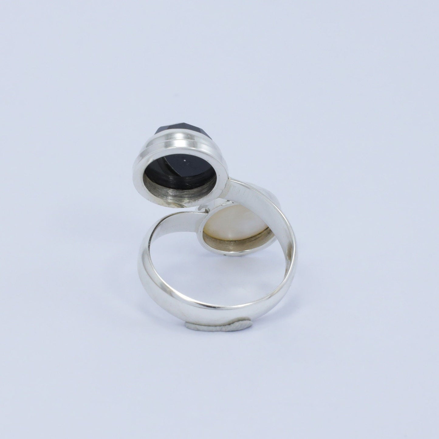 black and with ring 925 sterling silver bypass style bezel set genuine white mabe pearl and natural onyx