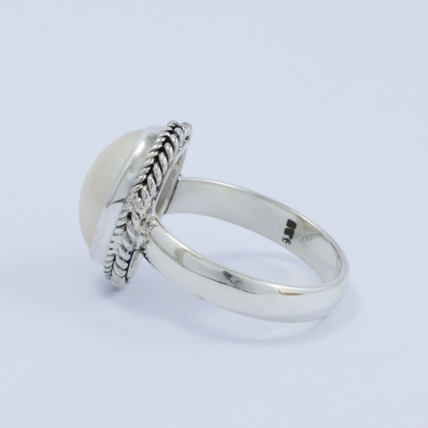 oval mabe pearl ring 925 sterling silver bezel decorated with rope cable chain