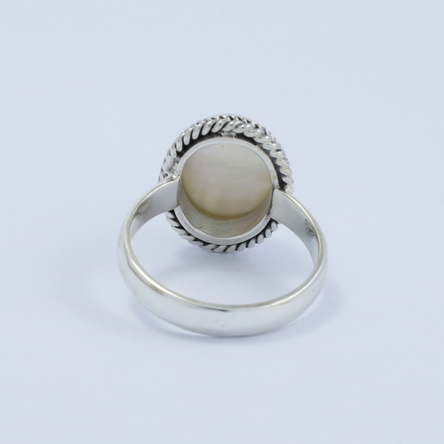 oval mabe pearl ring 925 sterling silver bezel decorated with rope cable chain