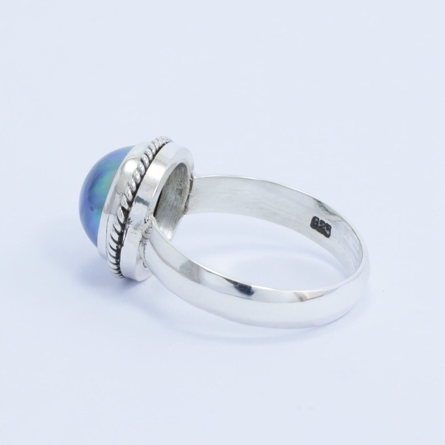 Round blue mabe pearl ring 925 sterling silver decorated with cable edge ornament