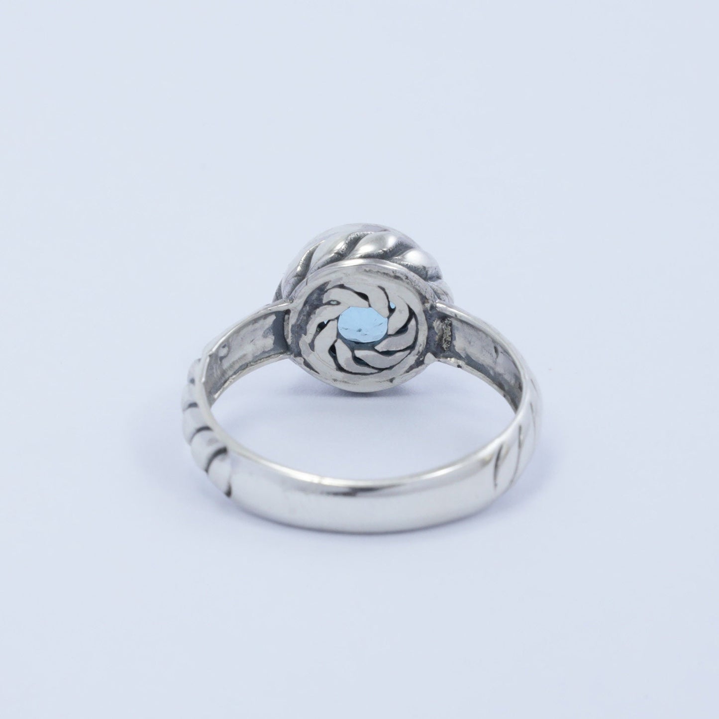 round blue topaz ring 925 sterling silver decorated with cable style ornament