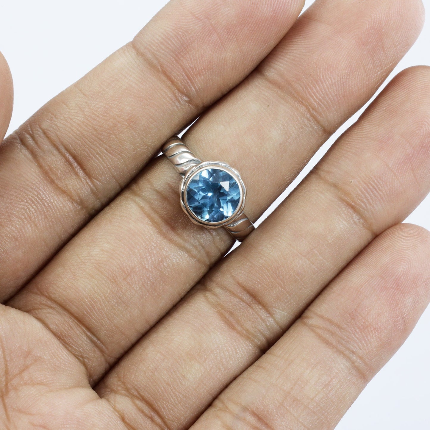 round blue topaz ring 925 sterling silver decorated with cable style ornament