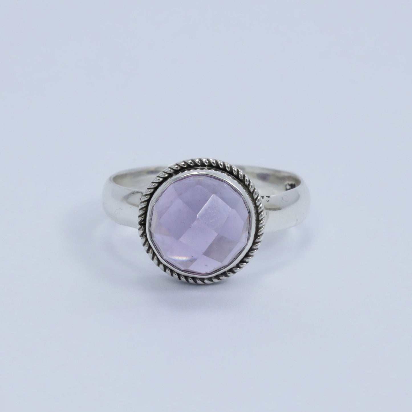 round amethyst ring 925 sterling silver decorated with cable edge