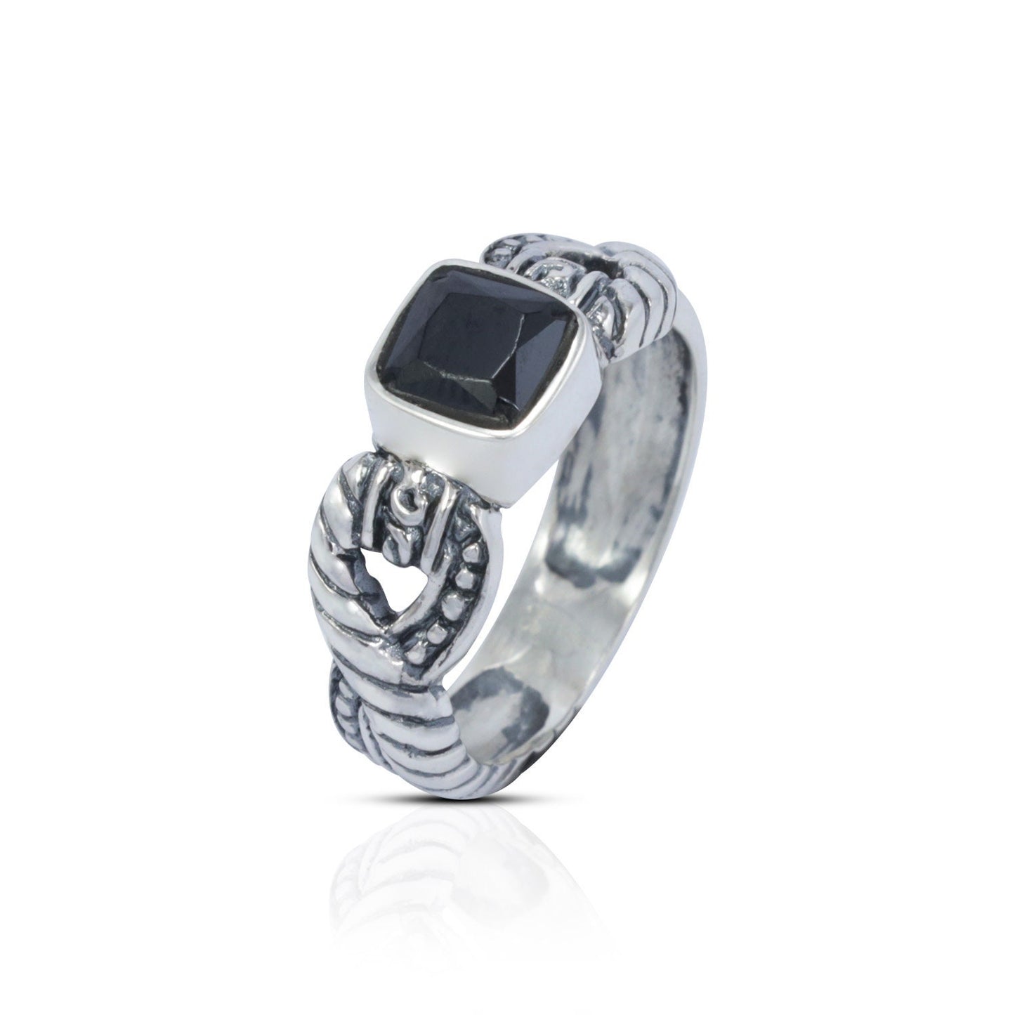 Onyx ring 925 sterling silver decorated with with cable style ornament
