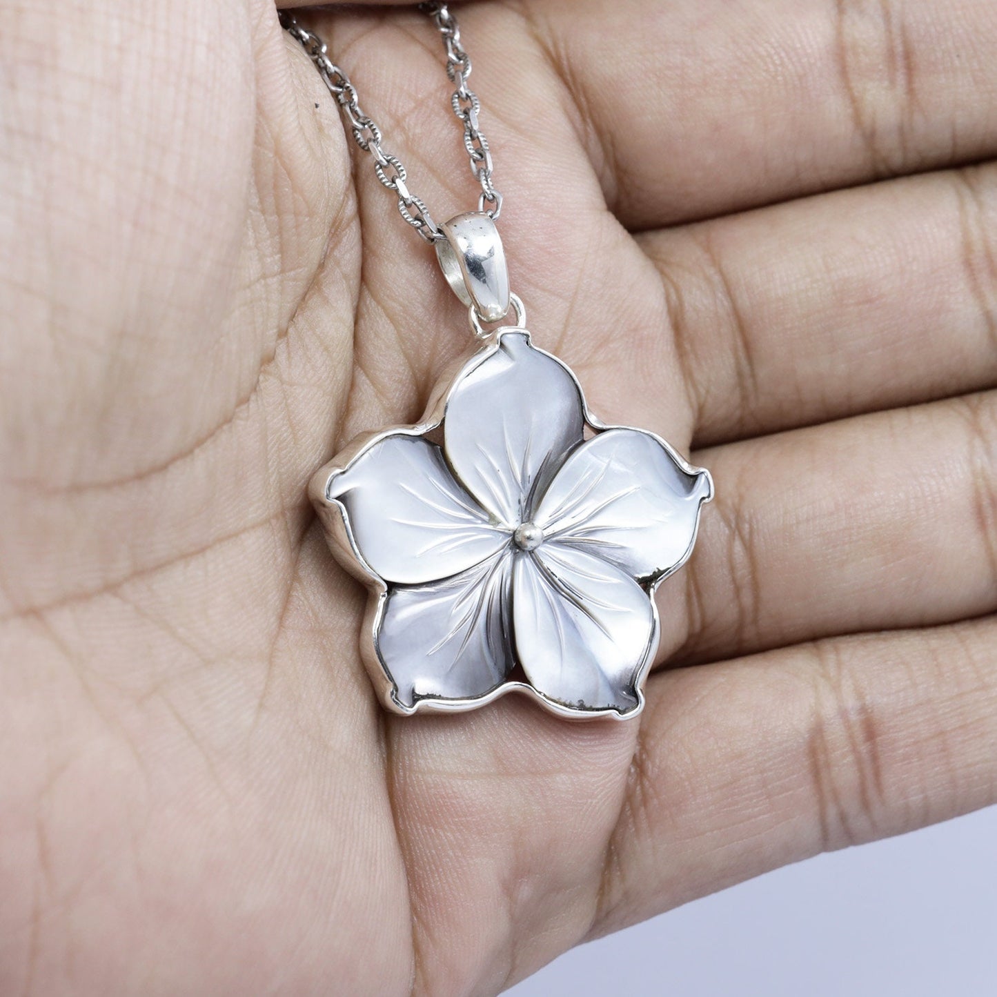 flower pendant made of mother of pearl set in 925 sterling silver bezel set
