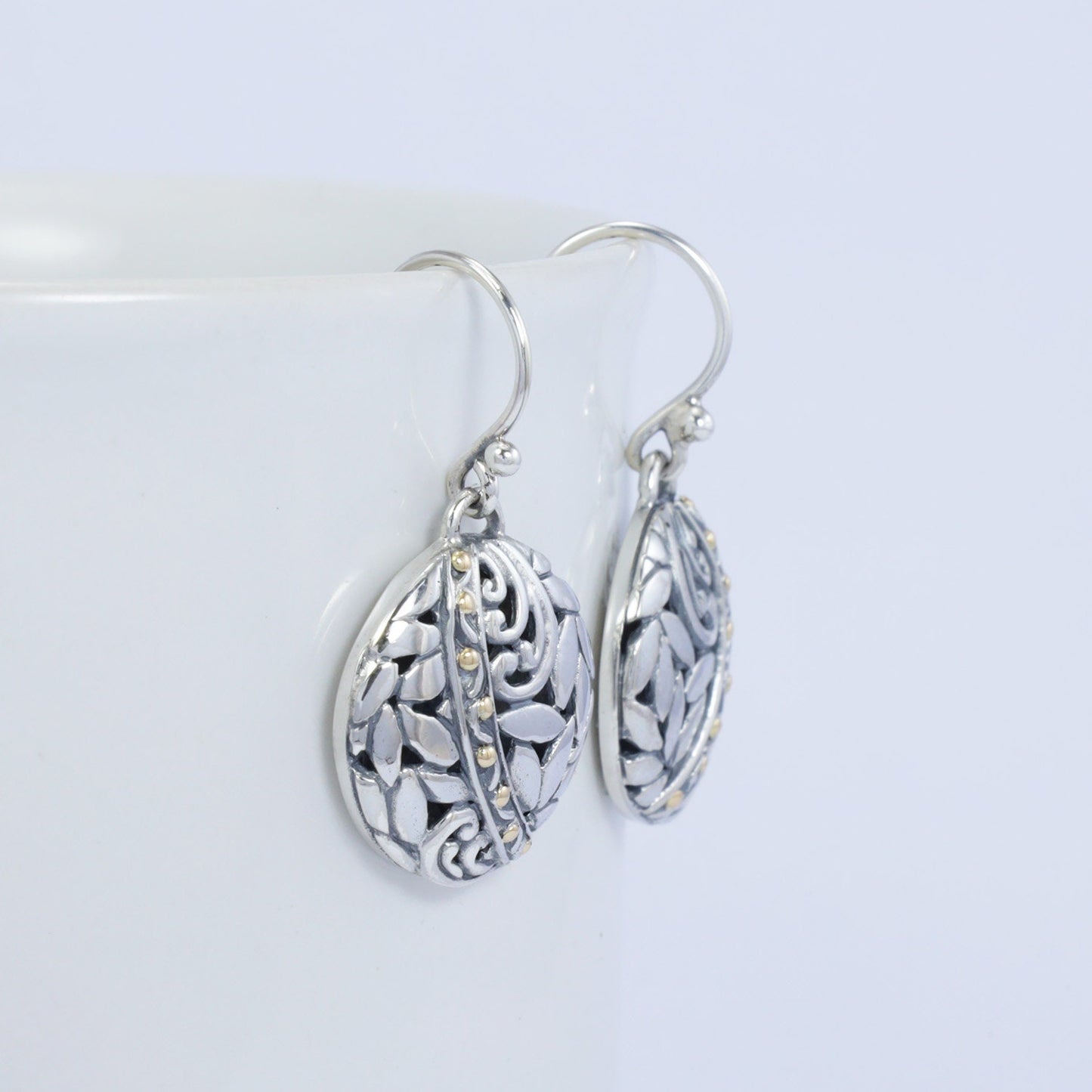 Round earrings 925 sterling silver and 18K yellow gold with beginning of life ornament seed and filigree