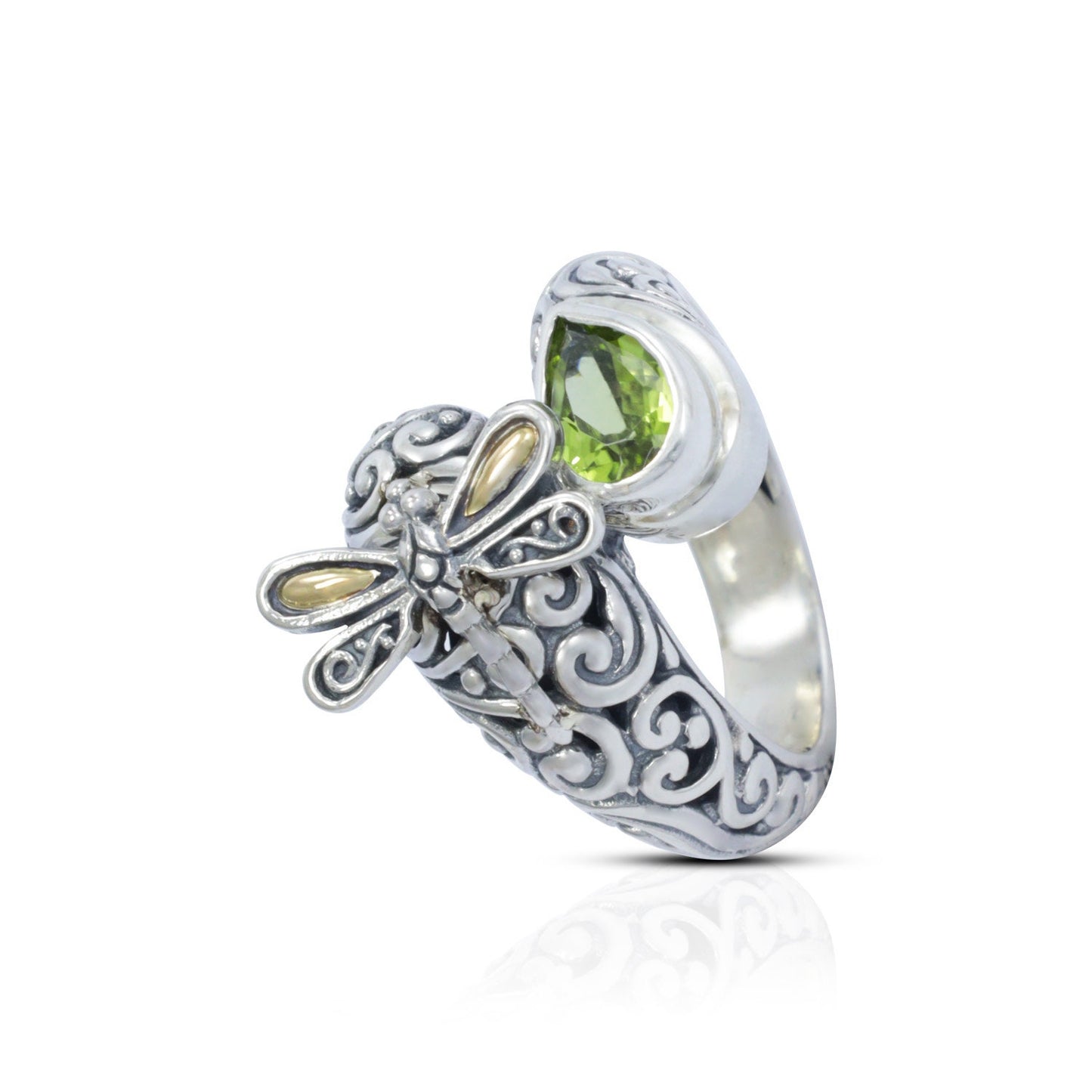 bypass ring with dragonfly and peridot set in 925 sterling silver and 18K yellow gold decorated with swirl filigree ornament