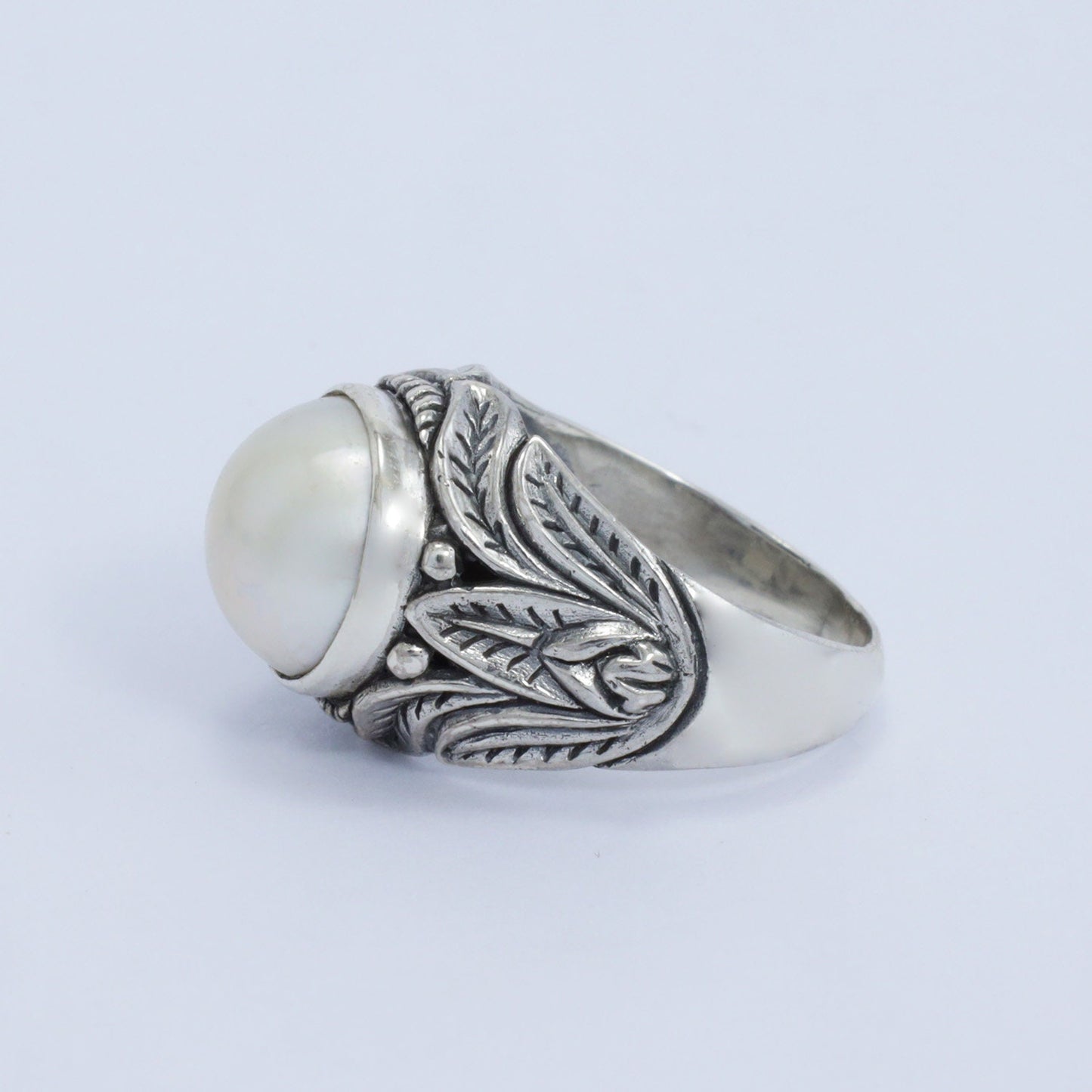 white mabe pearl ring 925 sterling silver decorated with floral filigree ornament