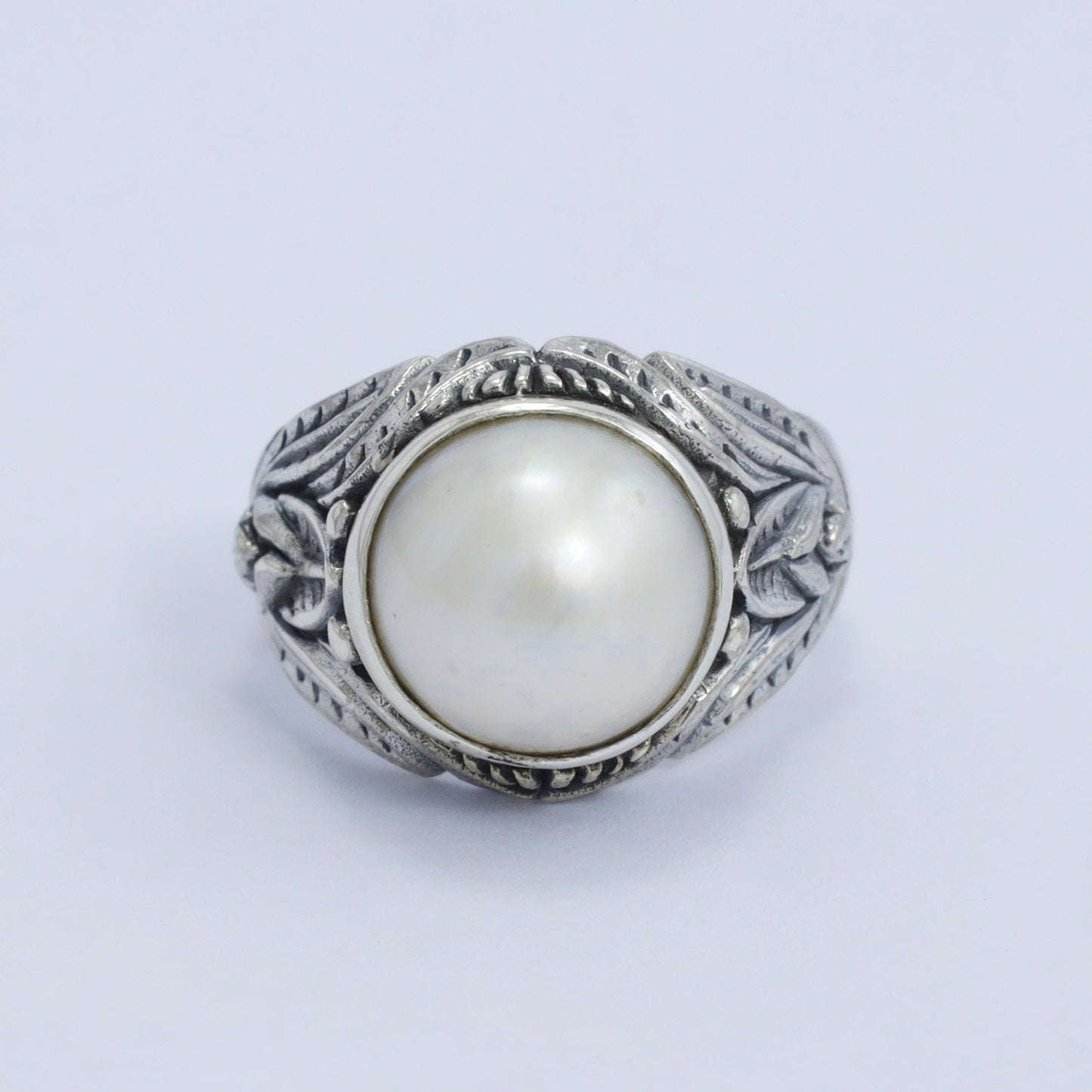 white mabe pearl ring 925 sterling silver decorated with floral filigree ornament