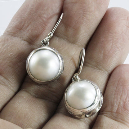 beautiful 13 mm Round white mabe pearl dangle drop earrings set in Bali handmade 925 sterling silver ocean wave pattern