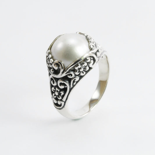 Lovely white Mabe pearl ring decorated with Nature florist art carving 925 sterling silver, flower ring with mabe pearl