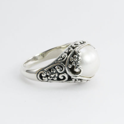Lovely white Mabe pearl ring decorated with Nature florist art carving 925 sterling silver, flower ring with mabe pearl