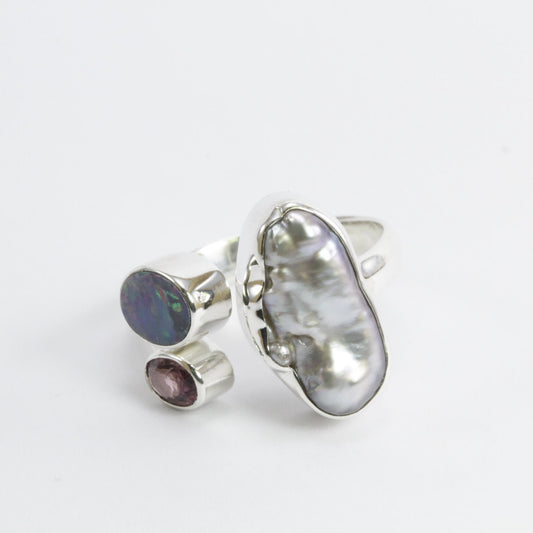 Handmade Freesize ring in 925 sterling silver with natural Baroque Biwa Pearl combined with natural pink Tourmaline and genuine fire opal