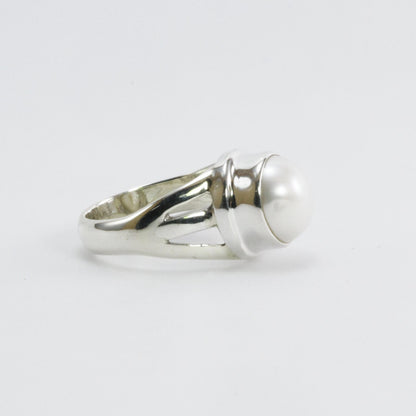 genuine pearl ring set in 925 sterling silver with split shank ring 10 mm round