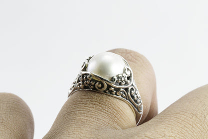 Lovely white Mabe pearl ring decorated with Nature florist art carving 925 sterling silver, flower ring with mabe pearl