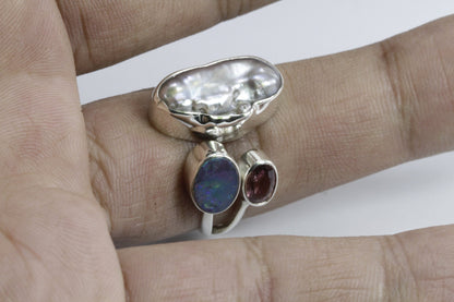 Handmade Freesize ring in 925 sterling silver with natural Baroque Biwa Pearl combined with natural pink Tourmaline and genuine fire opal