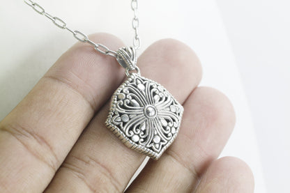 925 sterling silver pendant necklace decorated with filigree ornament and 18 K yellow gold, shield pendant