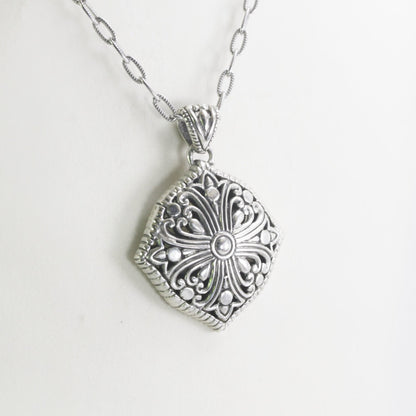 925 sterling silver pendant necklace decorated with filigree ornament and 18 K yellow gold, shield pendant