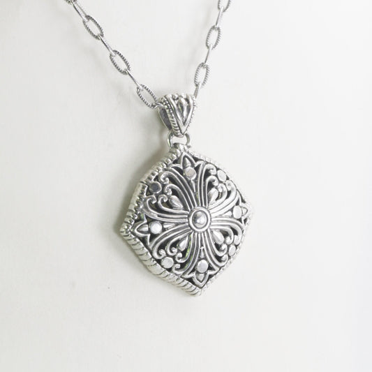 925 sterling silver pendant necklace decorated with filigree ornament and 18 K yellow gold, shield pendant