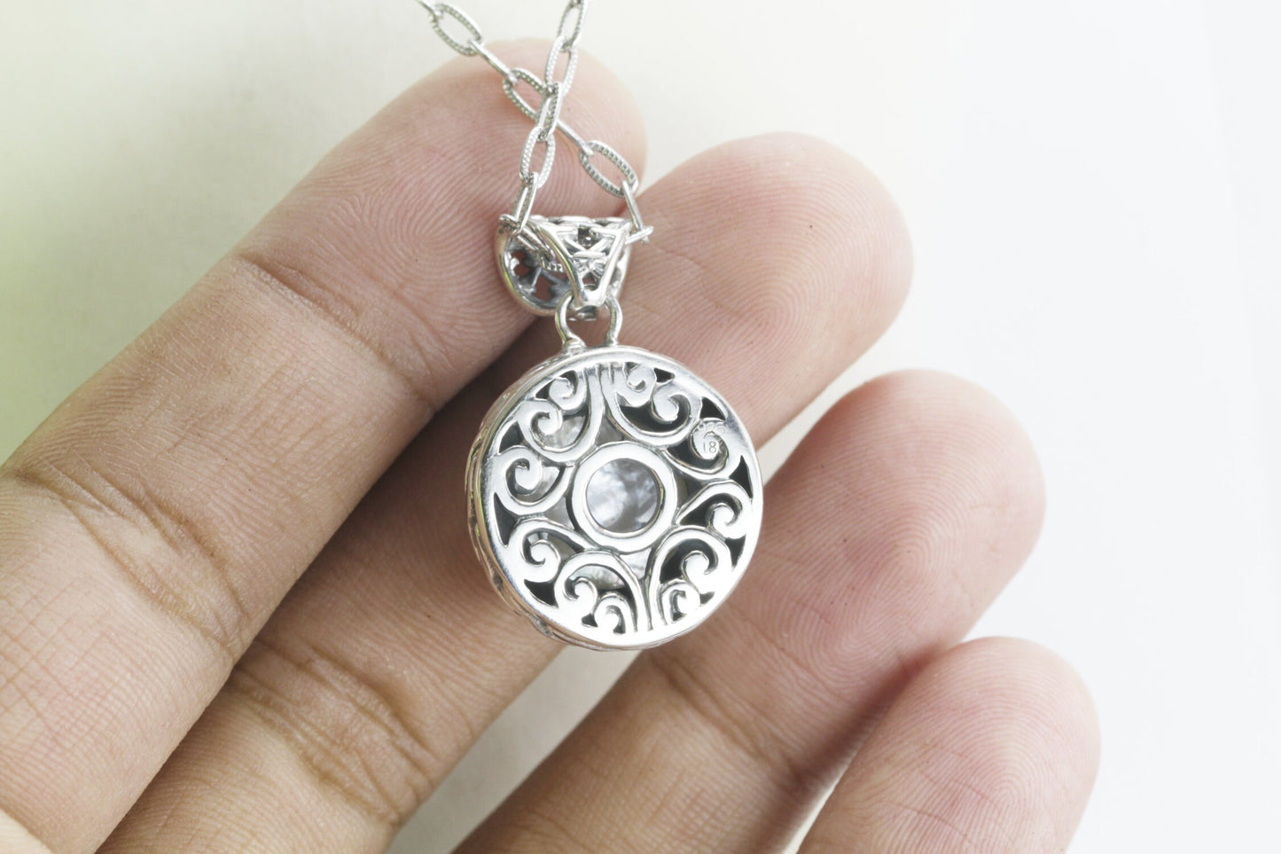 Mabe pearl pendant set in 925 sterling silver decorated with 18K Real gold cable style