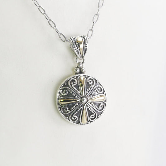 Round pendant 925 sterling silver with Daisy flower filigree art pattern decorated with 18K real Gold