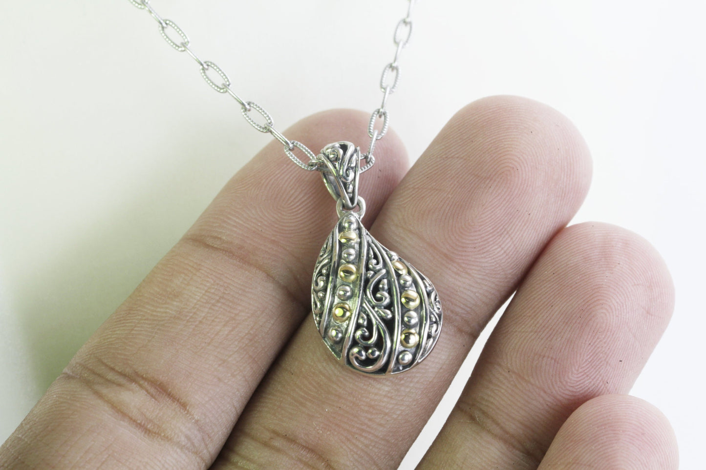 Tear drop pendant necklace 925 sterling silver with filigree ornament and 18 K yellow gold