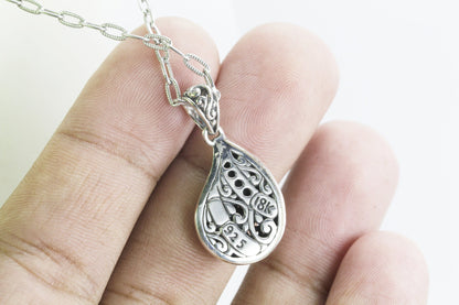 Tear drop pendant necklace 925 sterling silver with filigree ornament and 18 K yellow gold