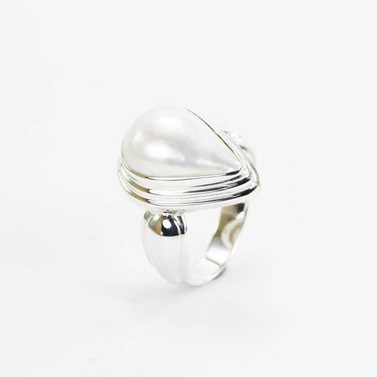Tear drop ring 925 sterling silver, white mabe pearl ring, pear shape pearl ring