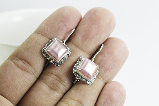 Pink mabe pearl earrings 925 sterling silver kidney lock decorated with rope edge