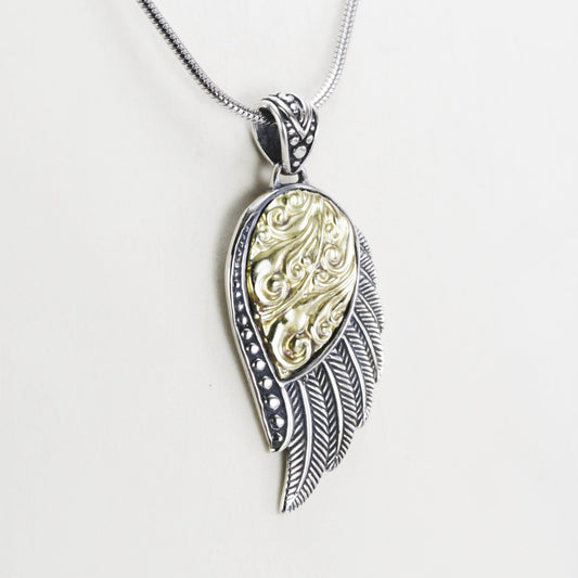 Angel wing pendant 18 K yellow gold on 925 sterling silver decorated with filigree art work