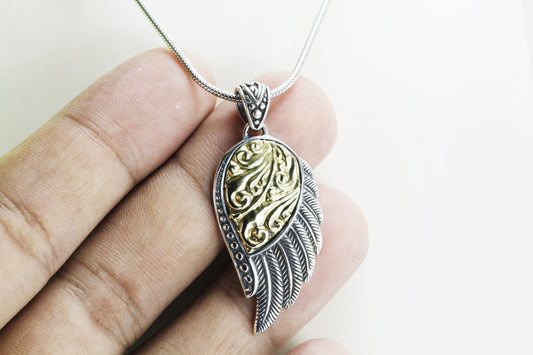Angel wing pendant 18 K yellow gold on 925 sterling silver decorated with filigree art work