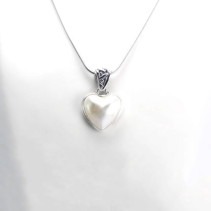 heart shape white Mabe pearl set in 925 sterling silver pendant necklace