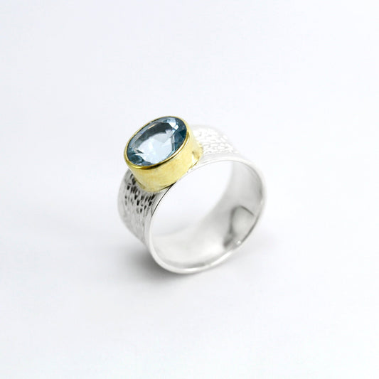 Wide band ring with genuine blue topaz decorated with gold vermeil