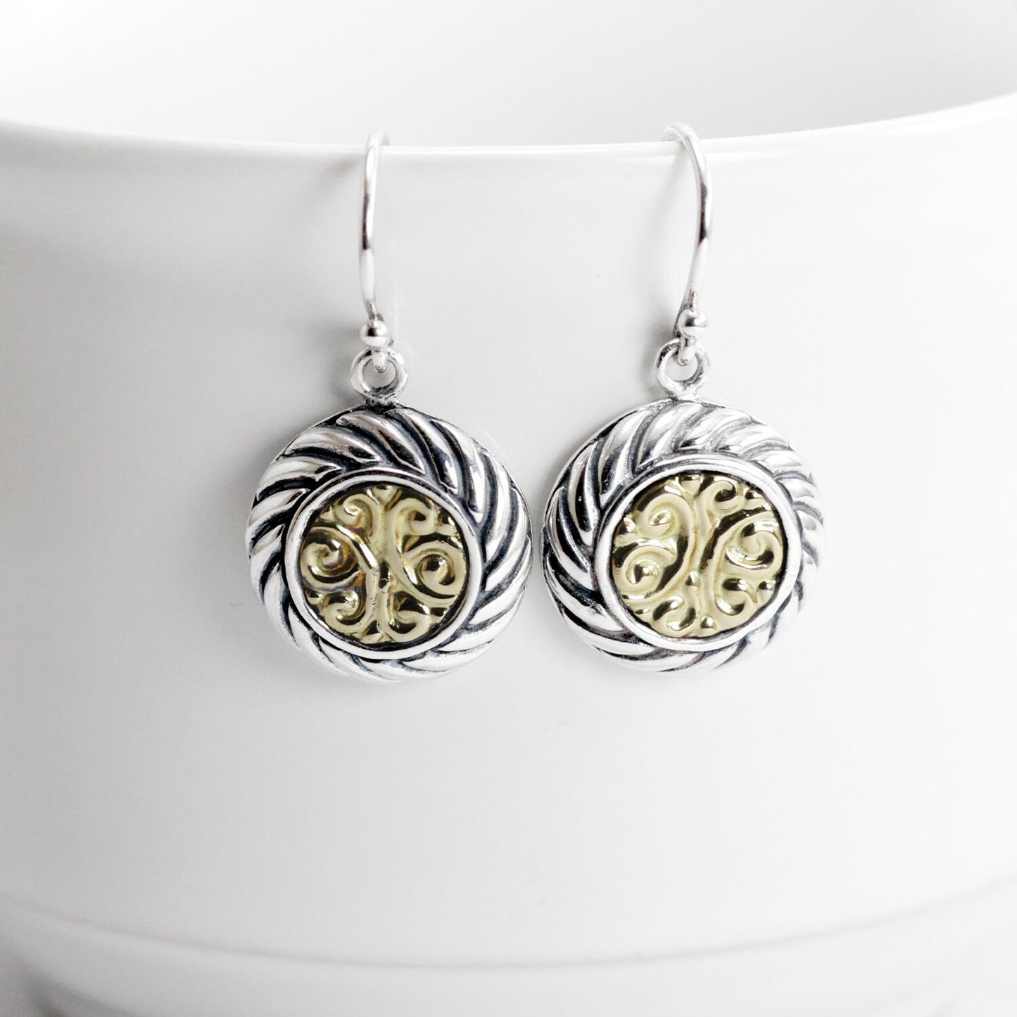 Cable rope earrings two tone 18K yellow gold on 925 sterling silver decorated with royal filigree art